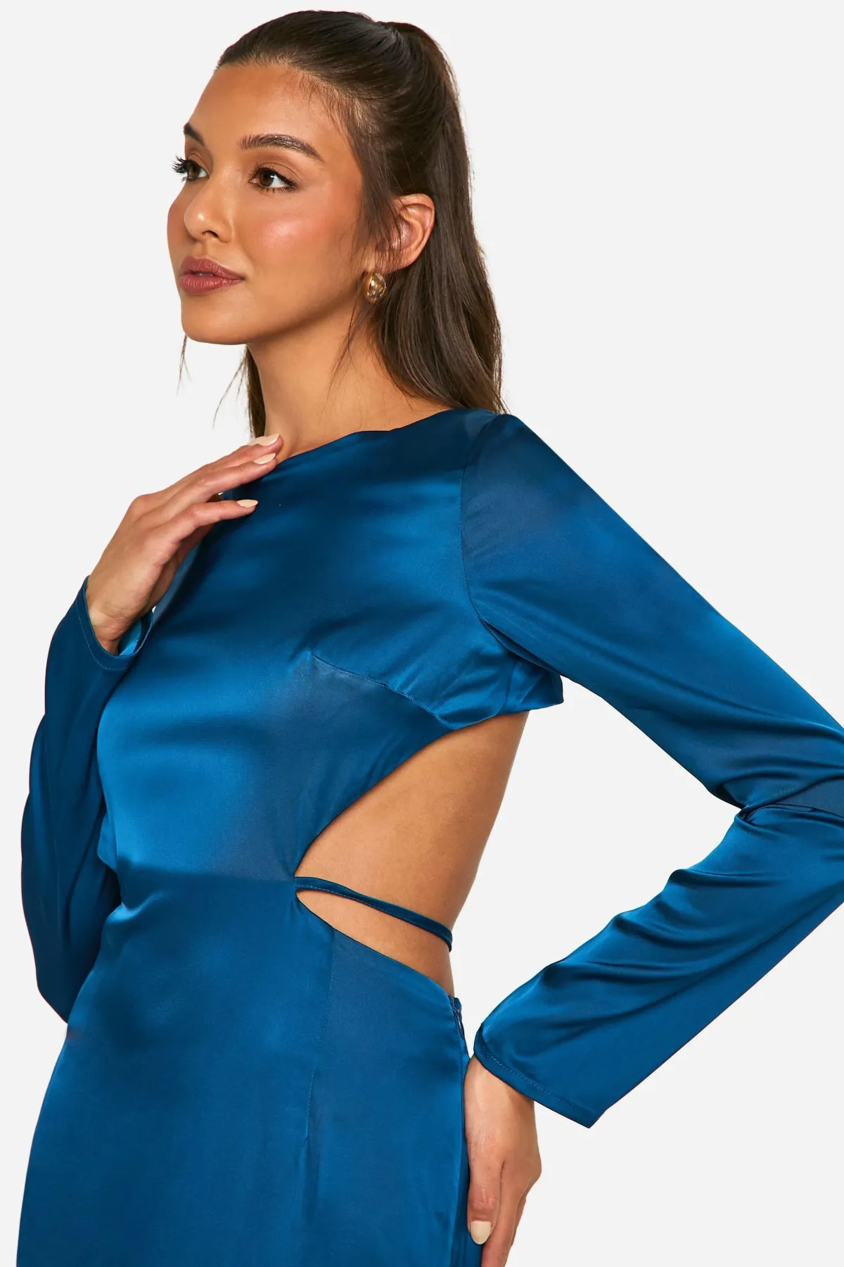 boohoo Robe Maxi Satin à Nouer dans le Dos<Femme Satin Et Dentelle|Robes À Manches Longues
