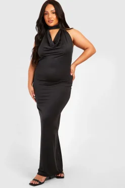 boohoo Robe Maxi Slinky à Drapé et Décolleté Harnais pour Grandes Tailles<Femme Robes Moulantes|Robes