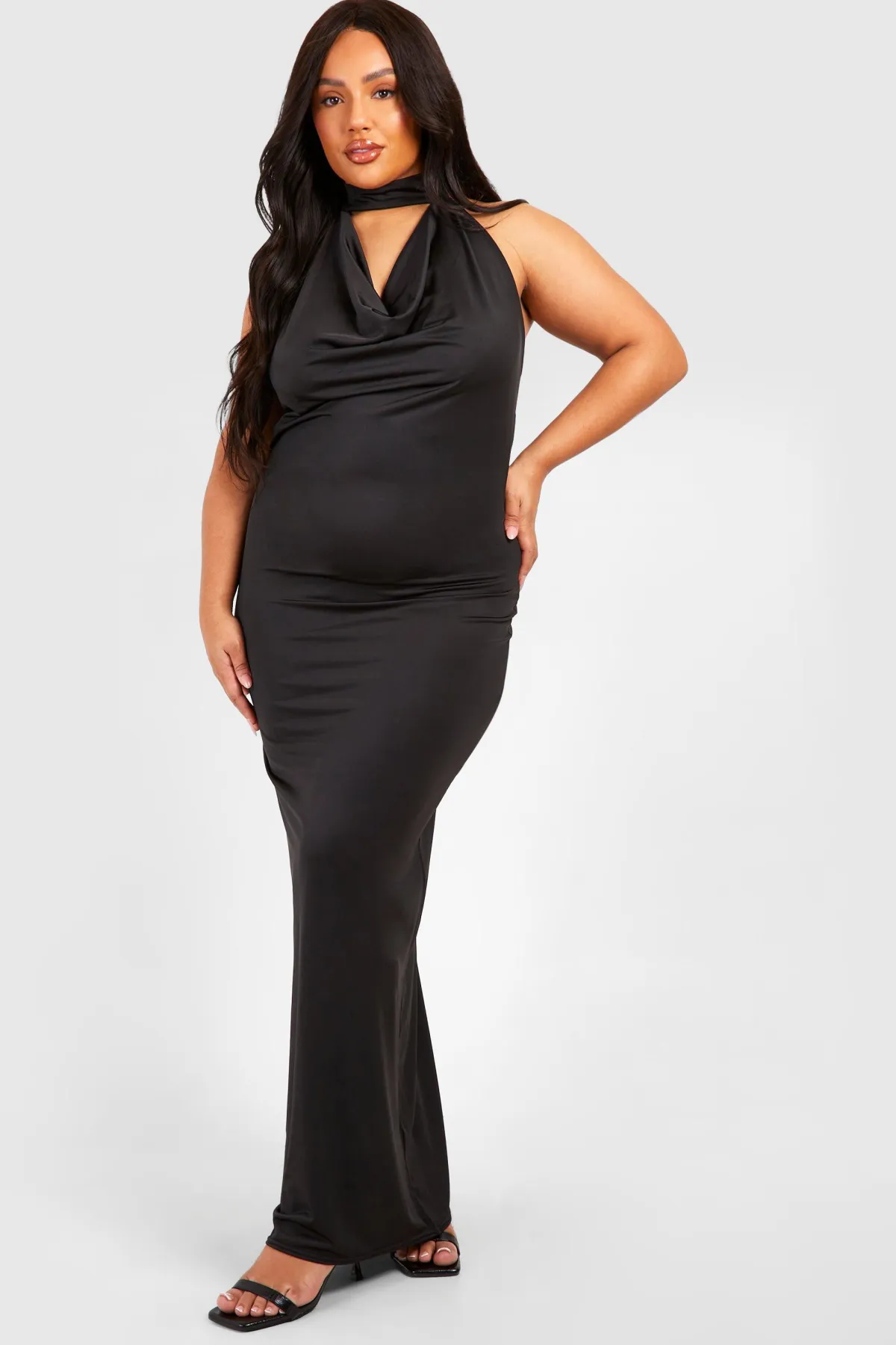 boohoo Robe Maxi Slinky à Drapé et Décolleté Harnais pour Grandes Tailles<Femme Robes Moulantes|Robes