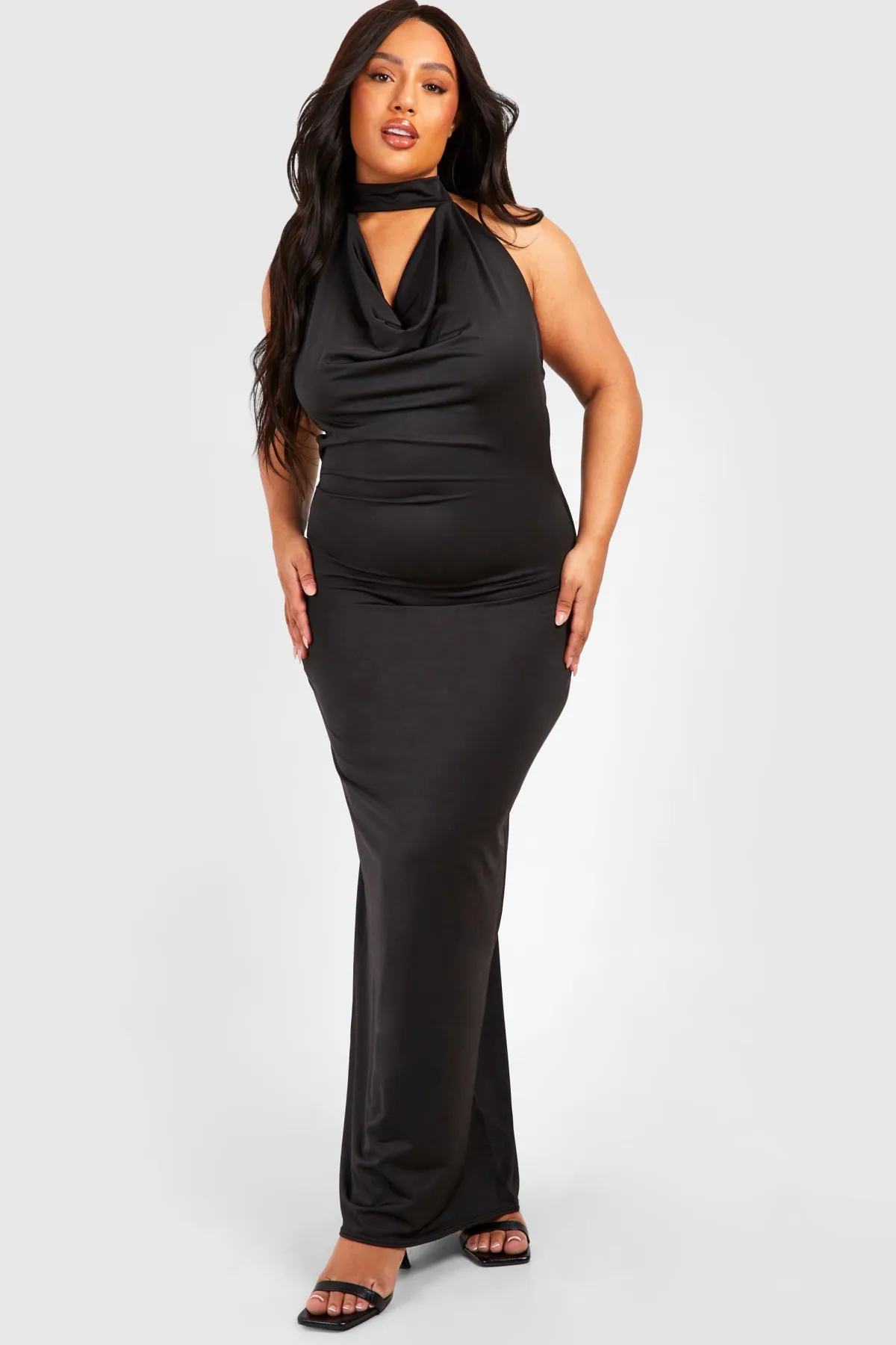 boohoo Robe Maxi Slinky à Drapé et Décolleté Harnais pour Grandes Tailles<Femme Robes Moulantes|Robes