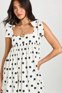 Robe Maxi Smock À Pois Avec Bretelles Nouées Aux Épaules