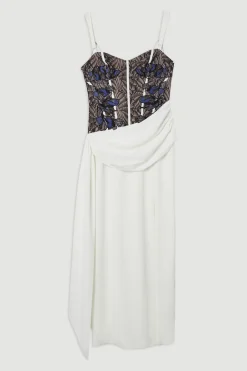 Robe maxi sur mesure avec corset contrasté et appliques en dentelle