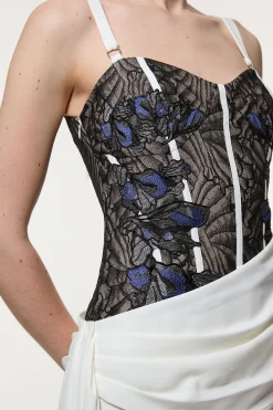 Robe maxi sur mesure avec corset contrasté et appliques en dentelle