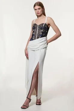 Robe maxi sur mesure avec corset contrasté et appliques en dentelle