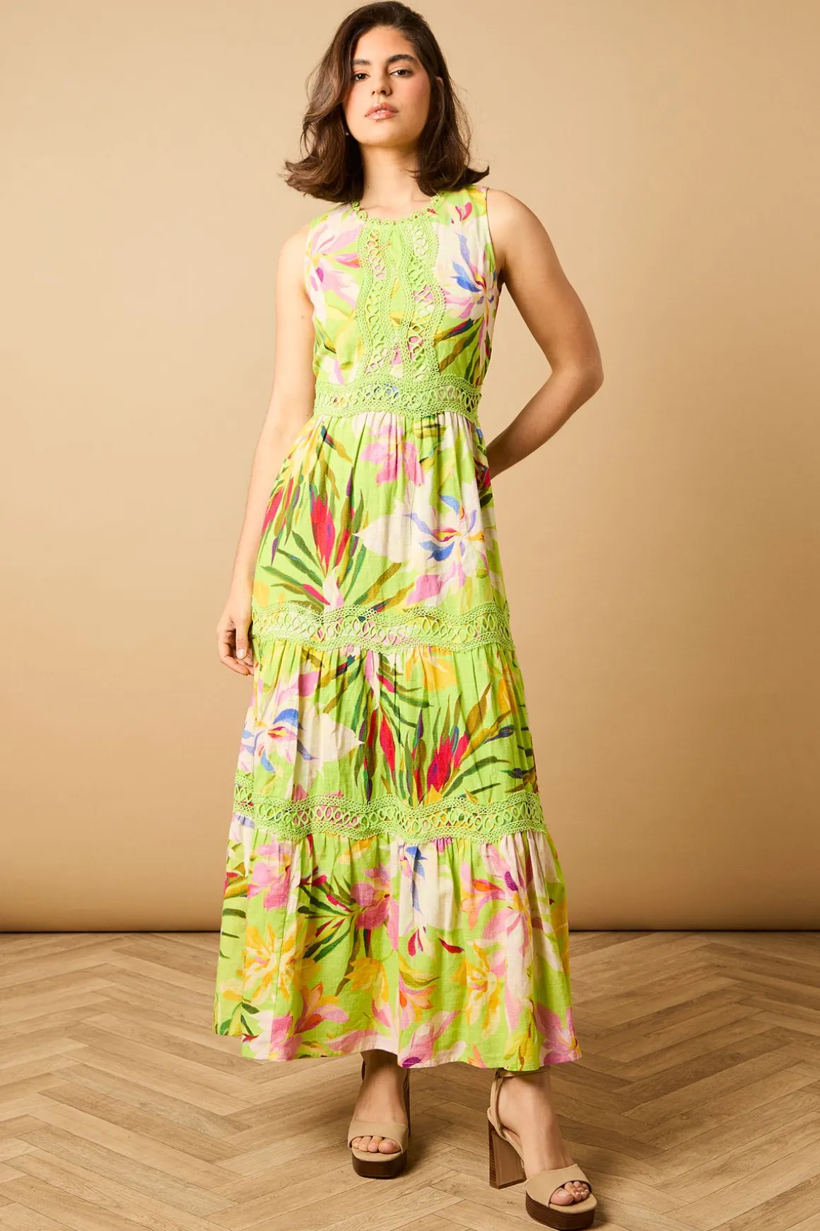 Robe Maxi Étagée à Détails en Dentelle Imprimée avec Décolleté Goutte d'Eau