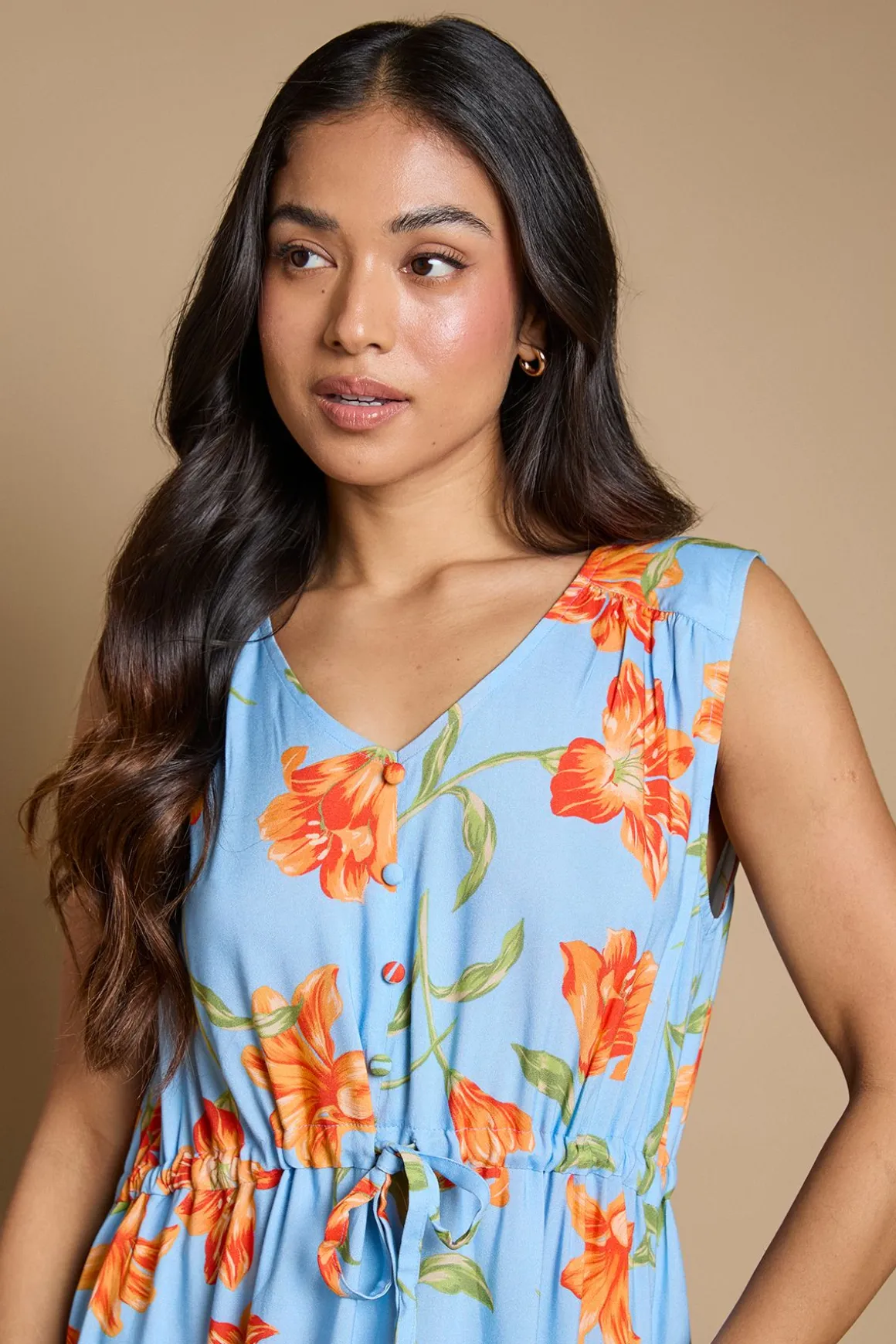 Robe Maxi Étagée À Taille Coulissée Sans Manches À Imprimé Fleuri Petite