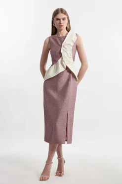 Robe maxi texturée ajustée en taffetas contrasté à volants pour petites tailles.