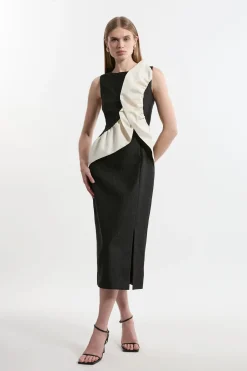 KarenMillen Robe maxi texturée, ajustée, en taffetas contrasté avec volant pour petites tailles.<Femme Tailleurs|Toutes Les Robes