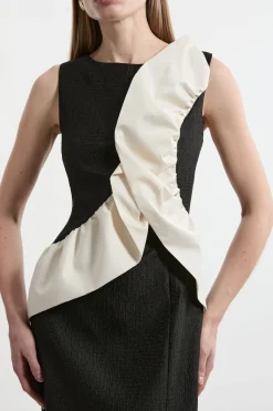 KarenMillen Robe maxi texturée, ajustée, en taffetas contrasté avec volant pour petites tailles.<Femme Tailleurs|Toutes Les Robes