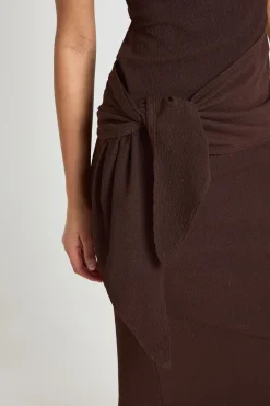 boohoo Robe Maxi Texturée Avec Ceinture Nouée À La Taille<Femme Looks Chocolat|Robes Moulantes