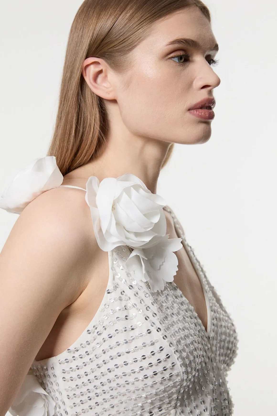 Robe maxi tissée à appliques de cristal et rosette à fines bretelles