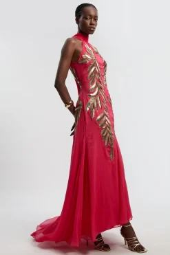 Robe maxi tissée avec détail en plumes et sequins à encolure halter