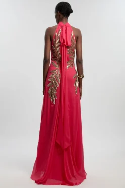 Robe maxi tissée avec détail en plumes et sequins à encolure halter