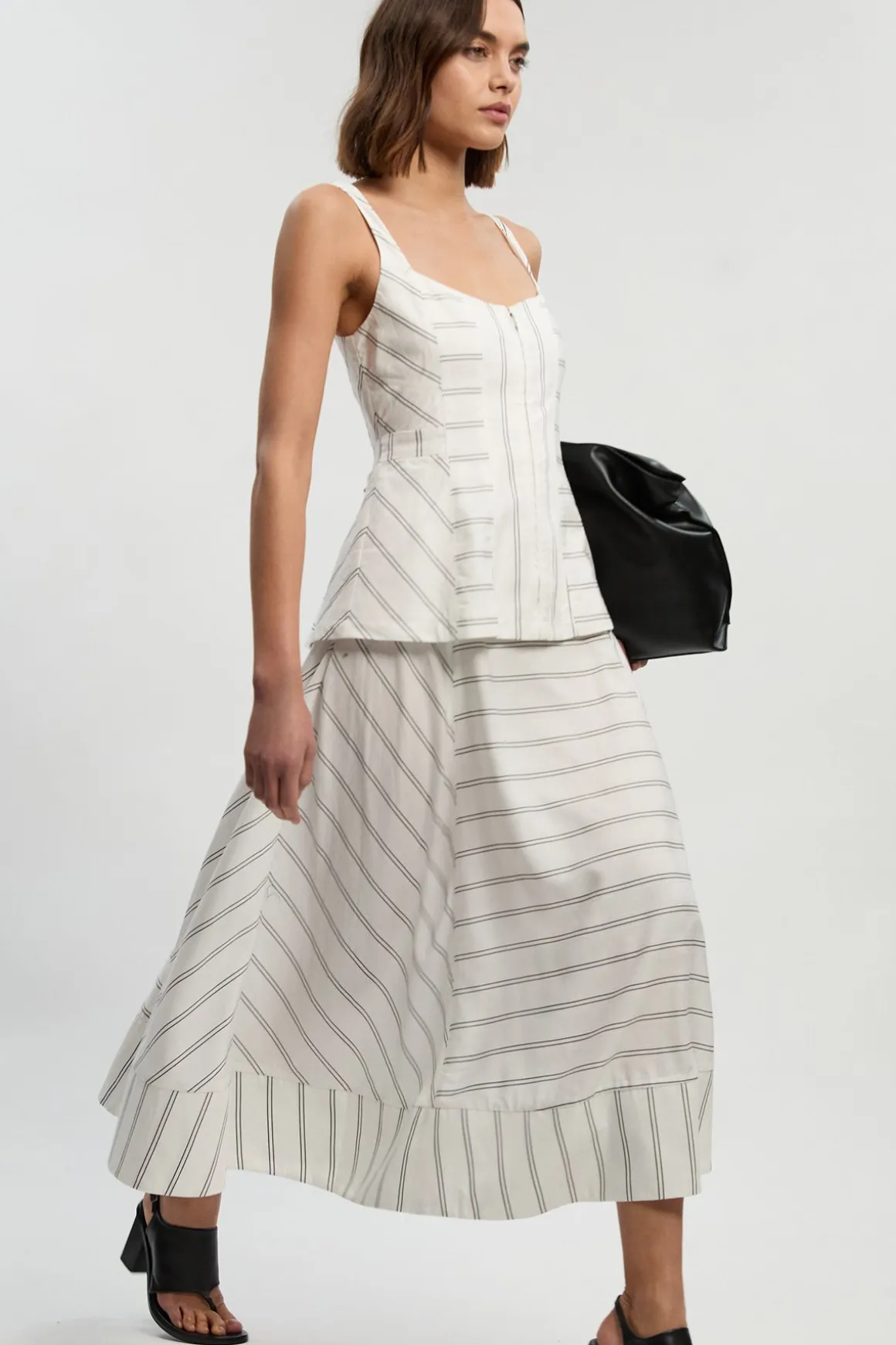 Robe Maxi Tissée À Basque Et Bretelles En Coton À Rayures Audacieuses