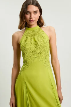 Robe Maxi Tissée Brodée Avec Découpes Ajourées Et Godets Plissés