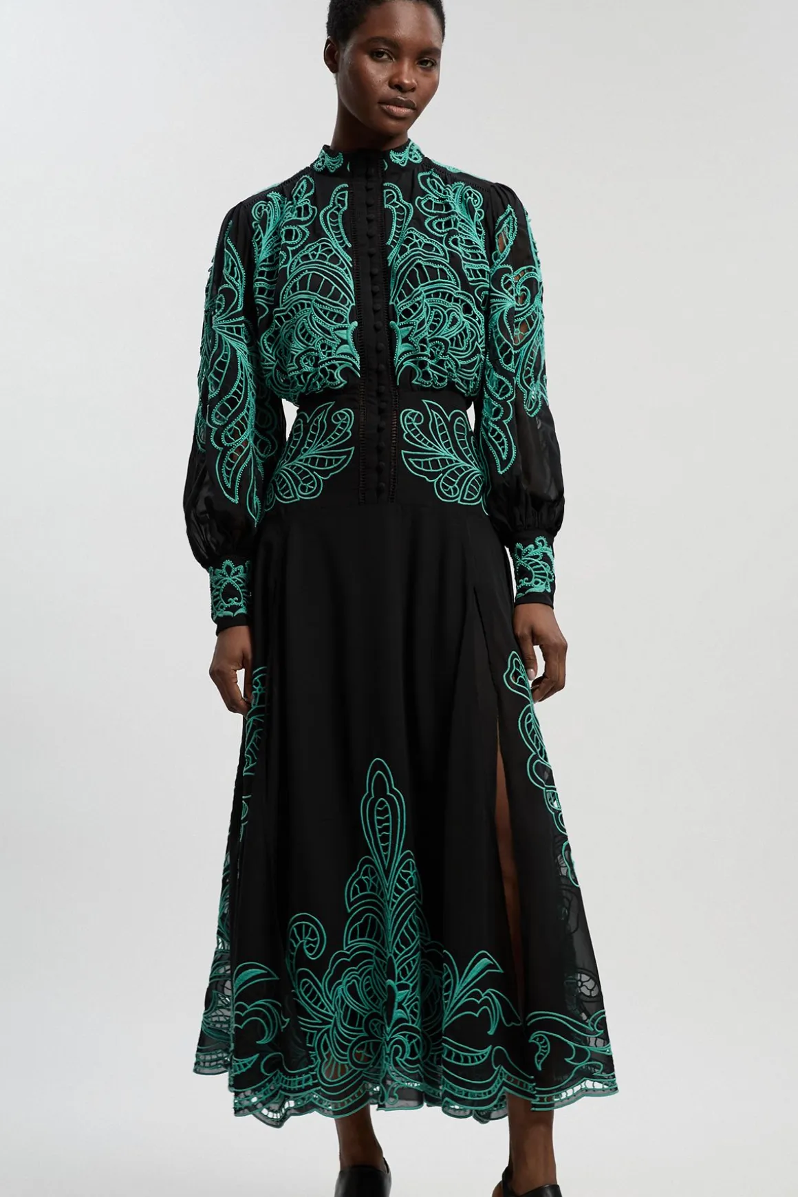 Robe Maxi Tissée Brodée De Perles Avec Découpes Ajourées