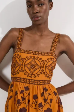 Robe maxi tissée à broderie florale et géométrique