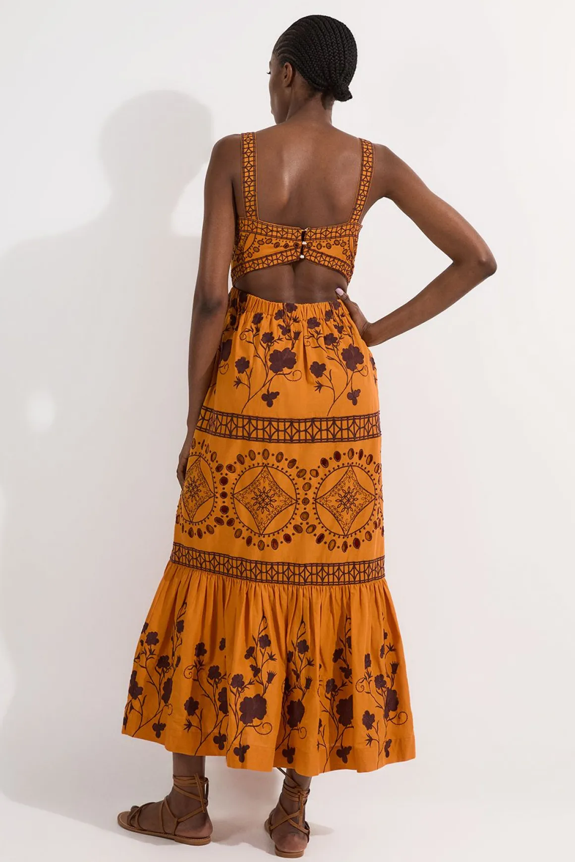 Robe maxi tissée à broderie florale et géométrique