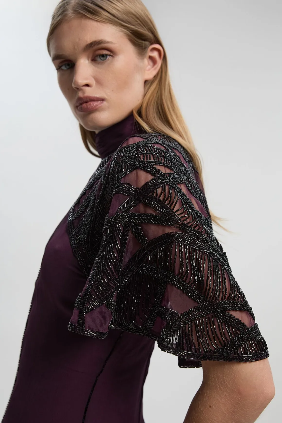 Robe Maxi Tissée à Détail Cape Ajourée Ornée de Cristaux