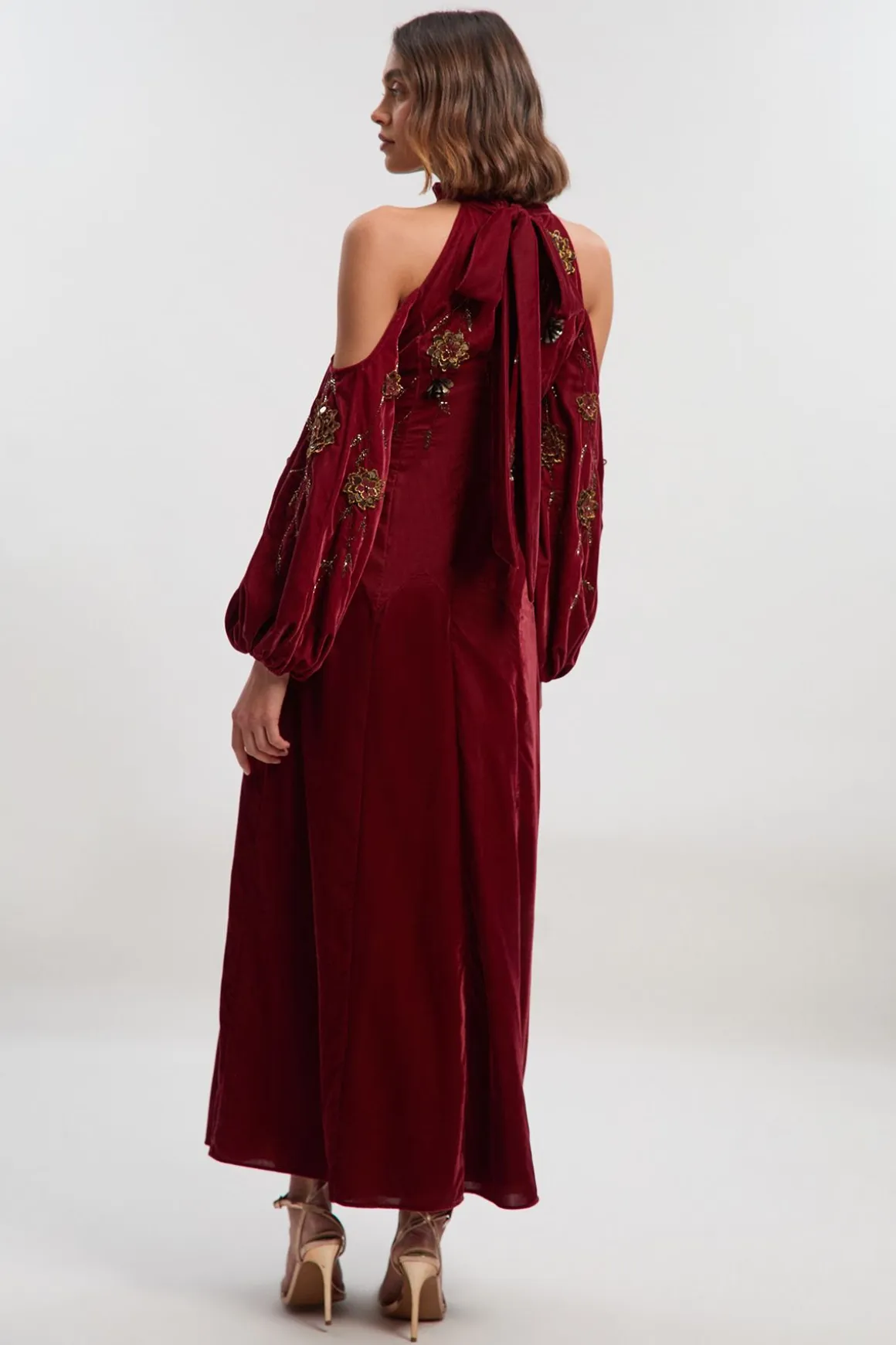 Robe Maxi Tissée en Velours à Épaules Dénudées avec Appliqués Floraux 3D