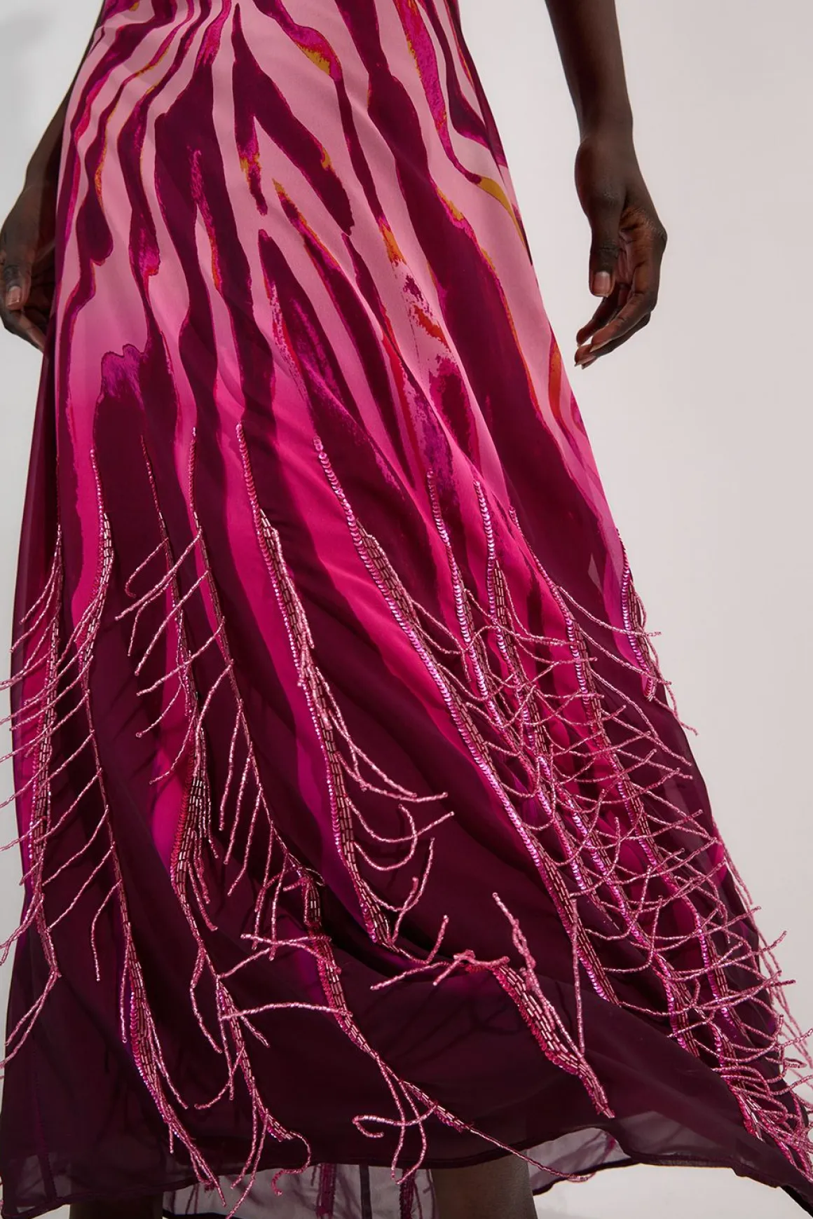 Robe Maxi Tissée à Manches Courtes en Georgette Ornée d'Imprimé Animalier