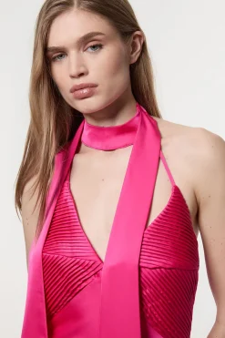 Robe maxi tissée plissée en satin à encolure halter
