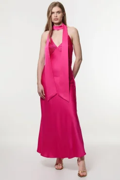 Robe maxi tissée plissée en satin à encolure halter