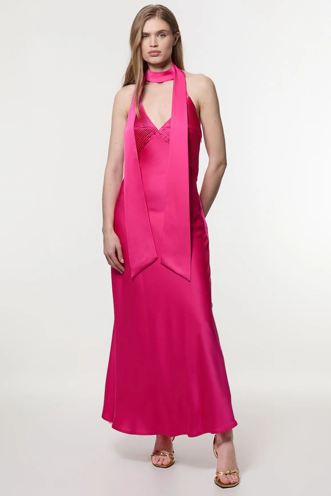 Robe maxi tissée plissée en satin à encolure halter