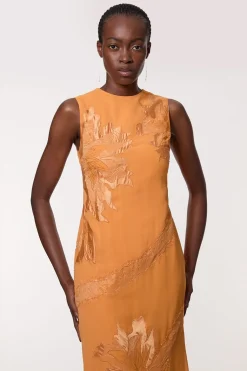 Robe maxi tissée sans manches en géorgette avec appliqué et dentelle