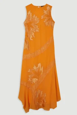 Robe maxi tissée sans manches en géorgette avec appliqué et dentelle