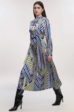 KarenMillen Robe Maxi Tissée Satinée À Col Cache-cœur Et Imprimé Géométrique<Femme Satin Et Dentelle|Robes À Manches Longues