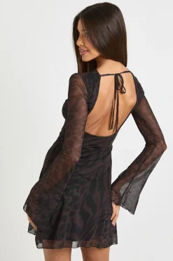 Robe maxi tonale mixte à imprimé animalier en maille avec manches évasées