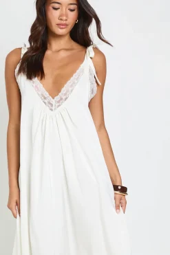 Robe Maxi Trapèze À Encolure Américaine Avec Bordure En Dentelle