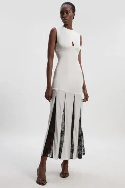 Robe Maxi Tricotée en Mélange de Viscose Moulante Transparente avec Détails en Dentelle