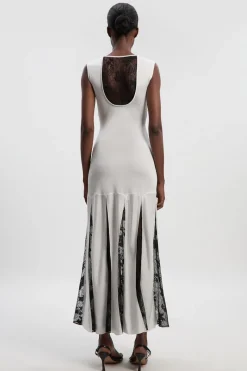 Robe Maxi Tricotée en Mélange de Viscose Moulante Transparente avec Détails en Dentelle
