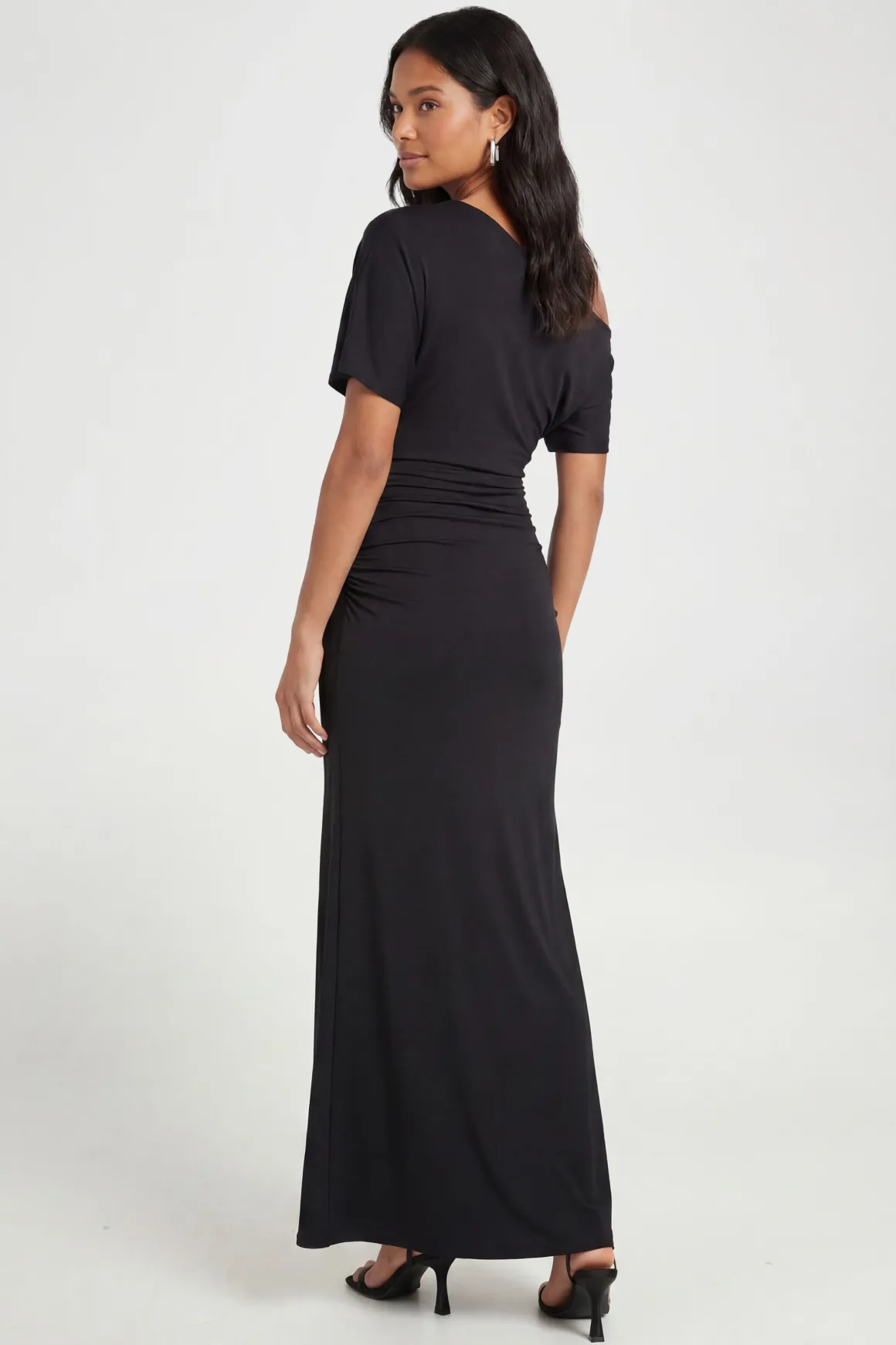 Robe Maxi Ultra Douce À Épaules Tombantes Et Taille Froncée