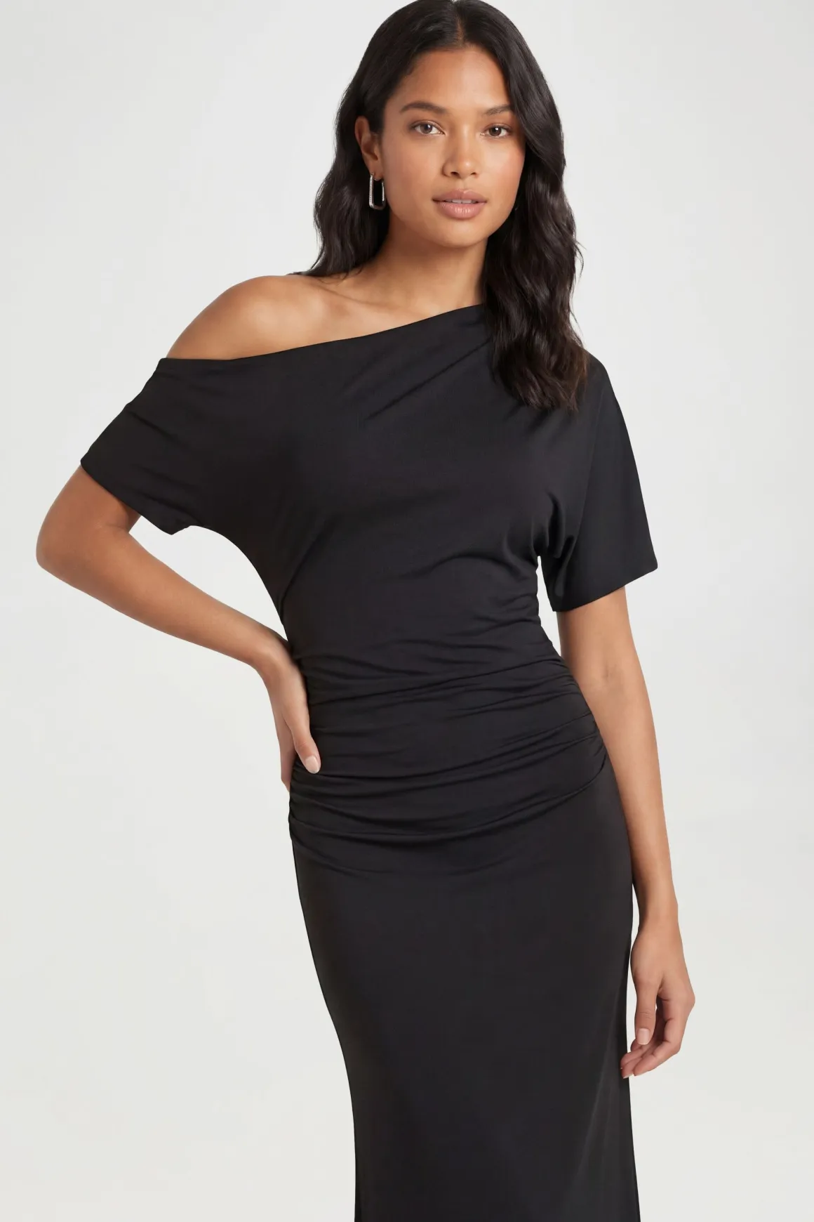 Robe Maxi Ultra Douce À Épaules Tombantes Et Taille Froncée