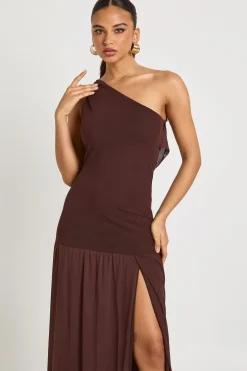 Robe maxi à une épaule, drapé au dos, taille basse