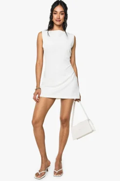 boohoo Robe micro mini à encolure fendue, ajustée et évasée<Femme Robes|Toutes Les Robes