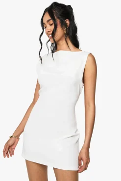 boohoo Robe micro mini à encolure fendue, ajustée et évasée<Femme Robes|Toutes Les Robes