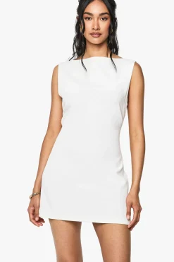 boohoo Robe micro mini à encolure fendue, ajustée et évasée<Femme Robes|Toutes Les Robes