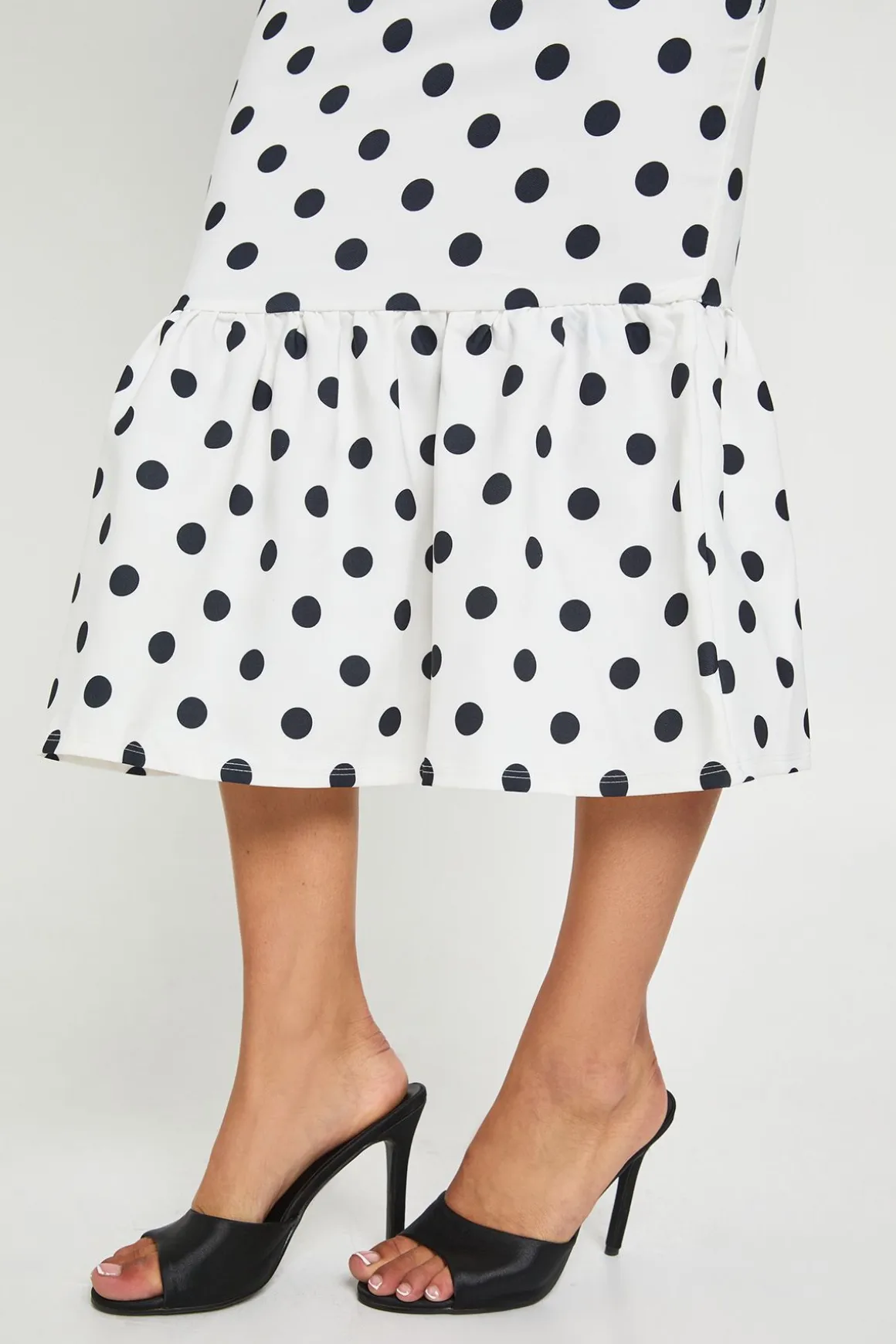 Robe Midaxi Bandeau À Pois Avec Ourlet À Volant