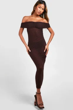 boohoo Robe midaxi Bardot texturée froncée<Femme Looks Chocolat|Robes Moulantes