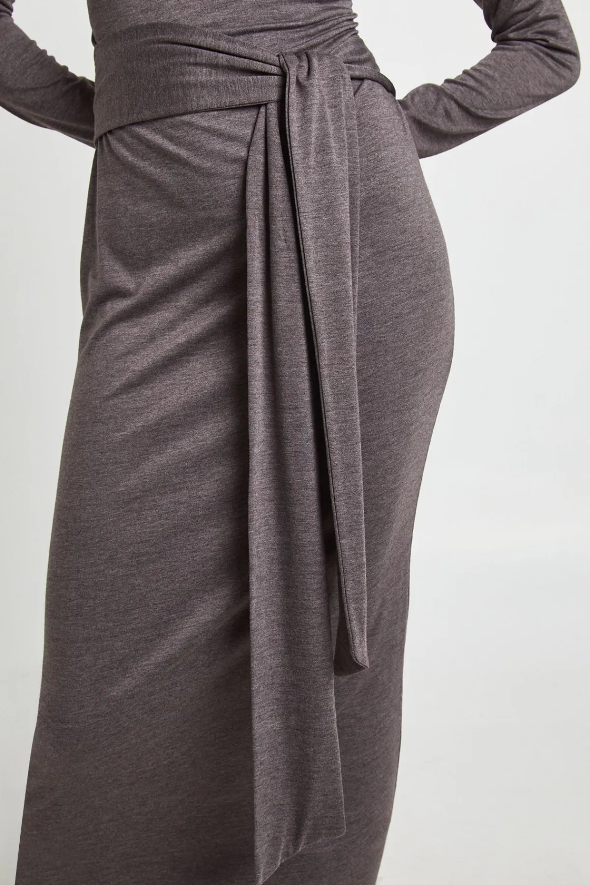 boohoo Robe Midaxi Chinée à Manches Longues avec Ceinture Nouée<Femme Robes Moulantes|Robes À Manches Longues