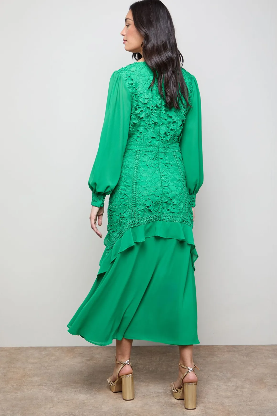 Robe Midaxi à Col V et Manches Bouffantes en Dentelle