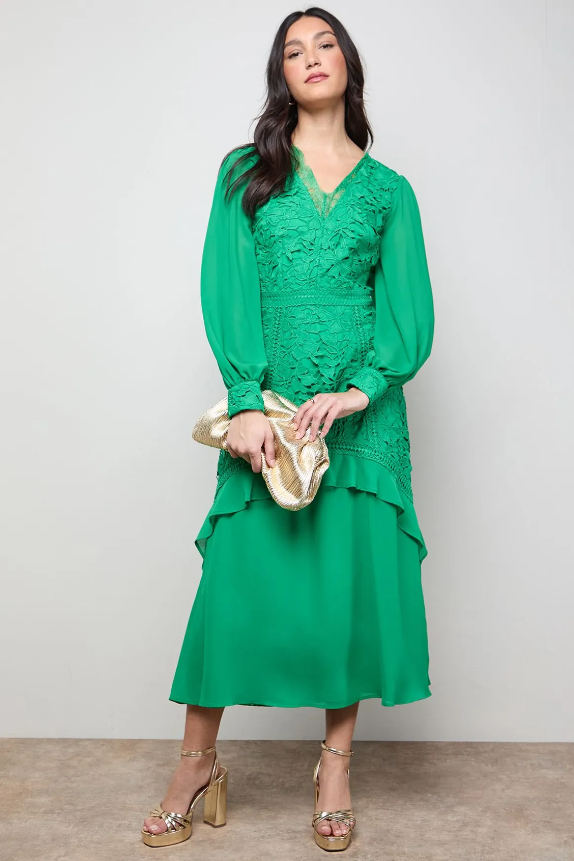 Robe Midaxi à Col V et Manches Bouffantes en Dentelle
