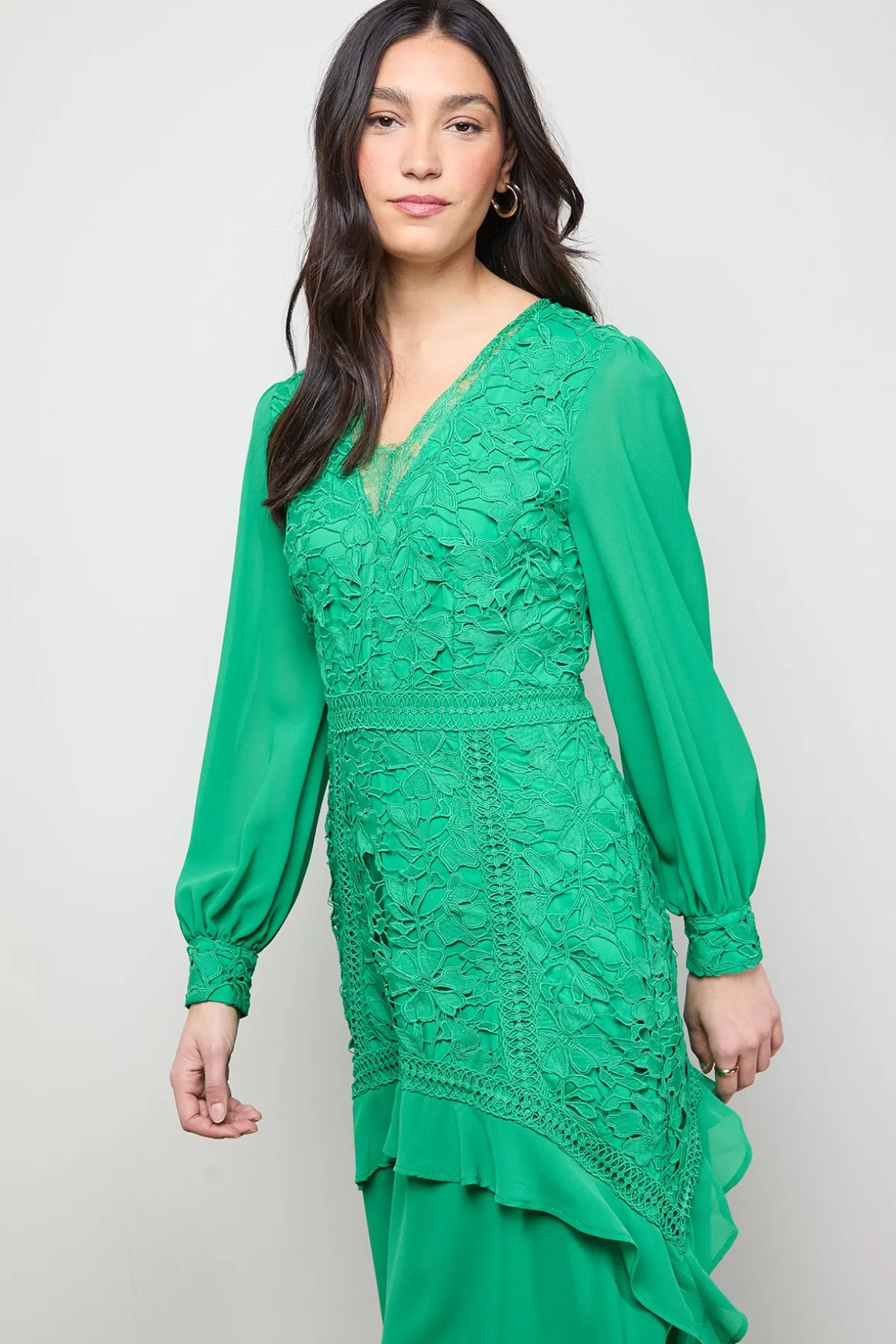 Robe Midaxi à Col V et Manches Bouffantes en Dentelle