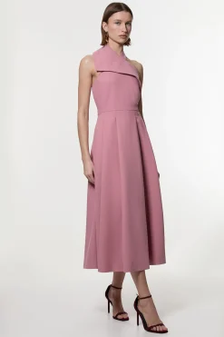 Robe midaxi compacte stretch à encolure halter, ceinturée, à jupe pleine