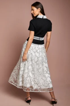 Robe Midaxi à Corsage Extensible et Jupe en Maille Brodée