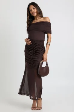 boohoo Robe Midaxi de Maternité Froncée Bardot à Ourlet en Maille<Femme Looks Chocolat|Robes De Soirée